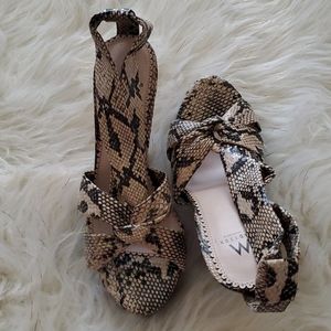 Shoedazzle platform heel sandals